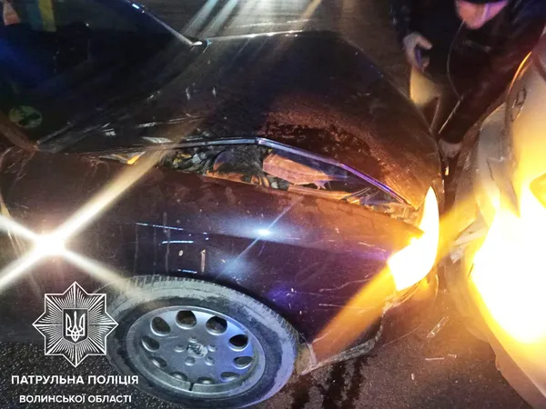 У Луцьку п'яний на «ауді» протаранив «мазду» (фото, відео)