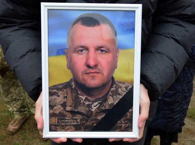У Любешеві в останню дорогу провели прикордонника Володимира Губарика, який загинув влітку на Харківщині