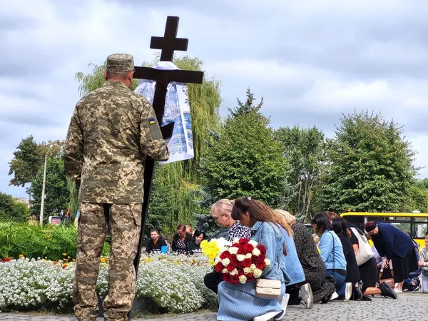 У Ковелі провели останнім земним шляхом захисника Василя Тарасюка (фото)