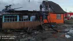 У Камінь-Каширському районі горів дерев'яний будинок (фото, відео)