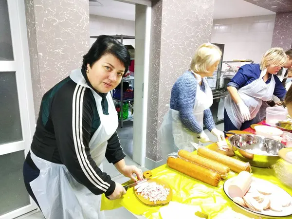«Олів’є» та вареники: волиняни приготували гостинці для захисників (фото)