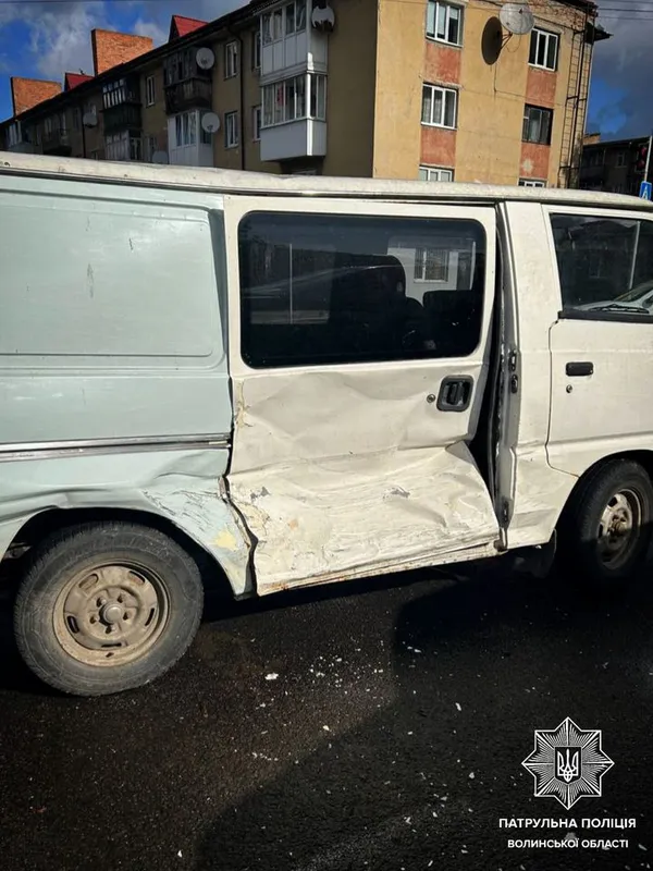 Водій Mitsubishi не надав перевагу: повідомили деталі ДТП на Київському майдані (фото)