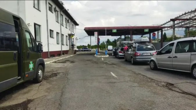 Троє екснардепів виїхали з України під виглядом волонтерів і не повернулися