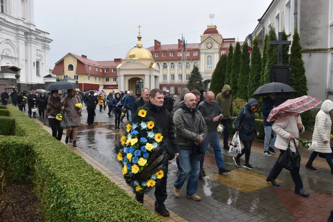 У Луцьку попрощались з Героєм Віталієм Назарчуком (фото)