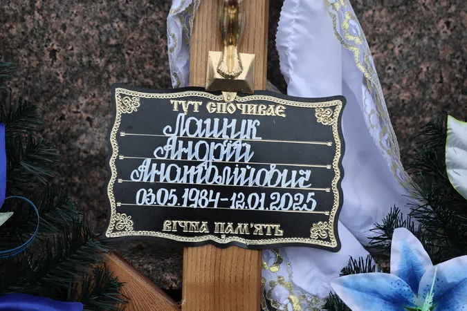 Луцьк попрощався з загиблим військовослужбовцем Андрієм Лащуком