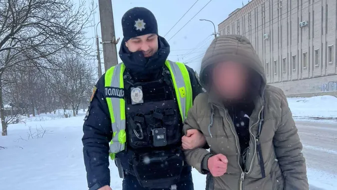 Ледь не замерз посеред вулиці: у Луцьку врятували чоловіка