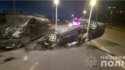 Двоє людей – у лікарні: деталі нічної ДТП у Луцьку (фото, відео)