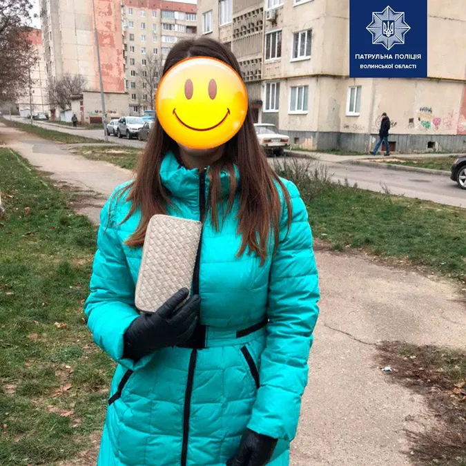 На Соборності у лучанки серед білого дня вихопили з рук гаманець (фото)
