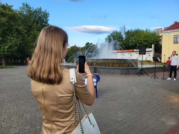 У Ковелі біля фонтану відбувся концерт на підтримку ЗСУ (фото)