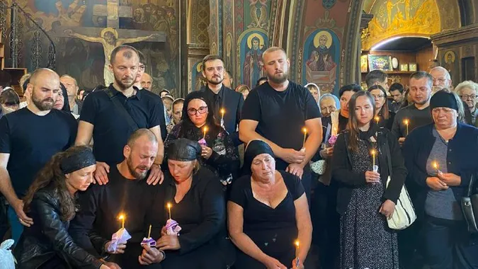 Вінниця у скорботі: вбиту рашистами дівчинку Лізу хоронили з почестями (фото)