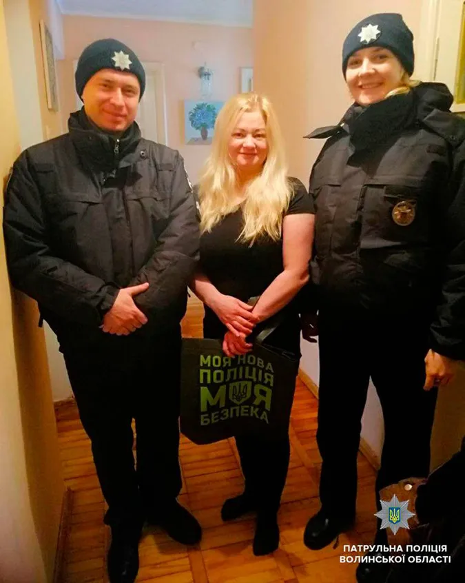 Патрульні знайшли батьків дівчинки, яка загубилася в Луцьку (фото)
