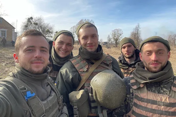 «Розклали міномет і годинами поспіль працювали по ворогу», – волинський гвардієць Богдан про оборону Київщини (відео)