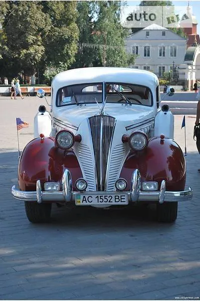 У Луцьку виставили на продаж унікальне американське ретроавто (фото)