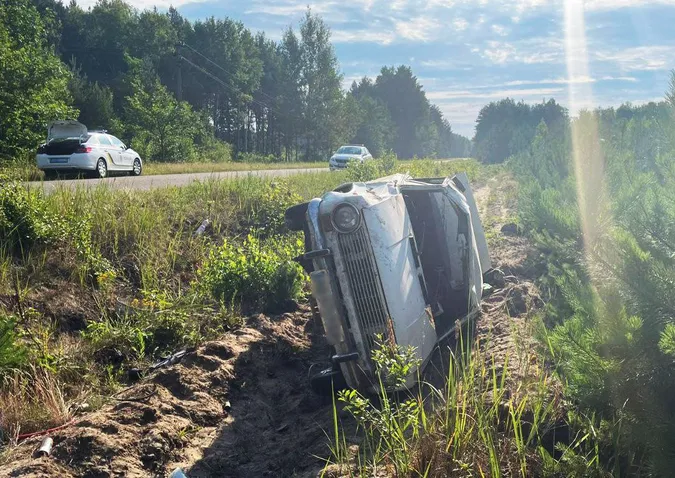 На Волині ВАЗ злетів у кювет і перекинувся – є травмовані