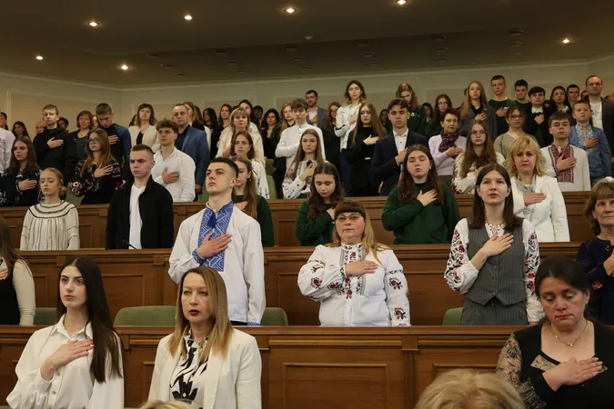 Гордість Волині: у Луцьку відзначили юних інтелектуалів та їхніх наставників (фото)