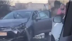 У Луцьку на проспекті Відродження таксі в'їхало в «тойоту» (відео)