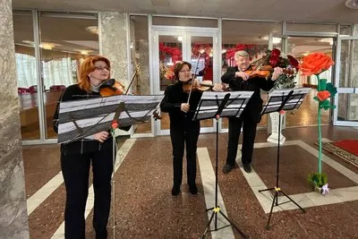 У Луцьку 14 лютого одружилися 12 пар закоханих (відео)