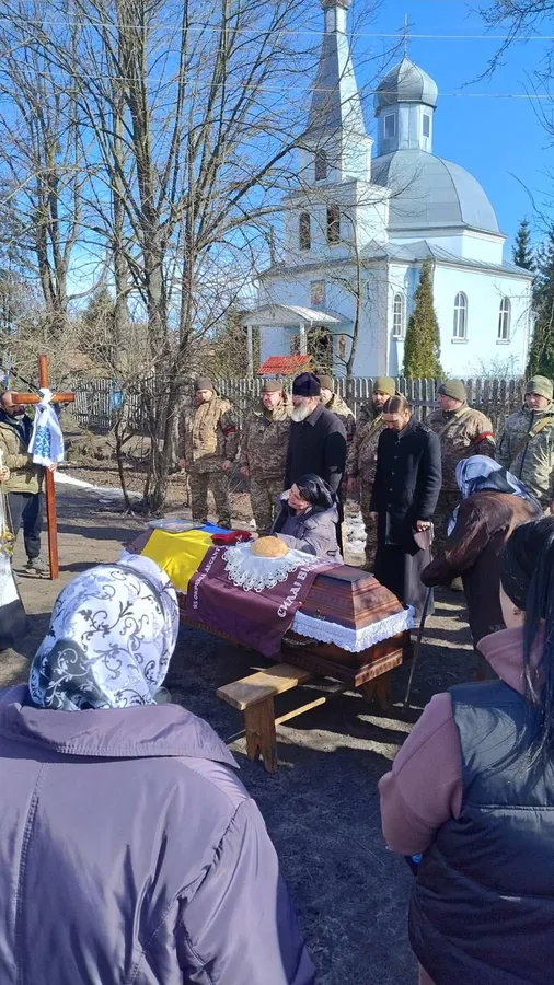 Шукали пів року: на Волині попрощалися із 29-річним воїном Богданом Тюхтеєм (фото)