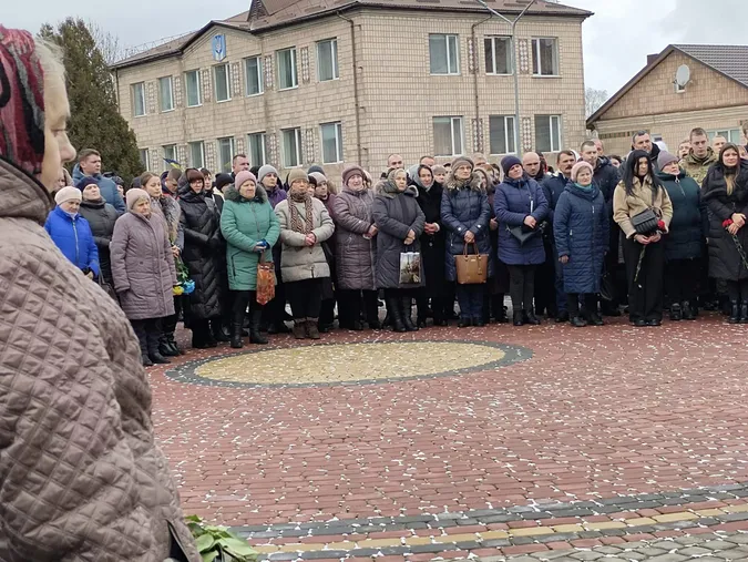 На Волині попрощалися із загиблим під Мар'їнкою Володимиром Фірчуком (фото)
