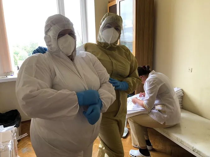 Підступний, мінливий і химерний: волинський лікар розповів про коронавірус (фото)