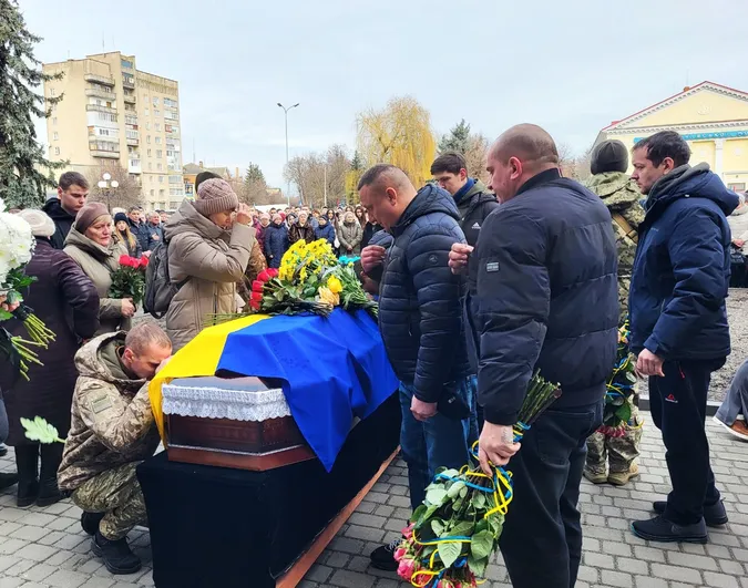 У Ковелі попрощалися із молодим воїном Андрієм Карацаєм (фото)