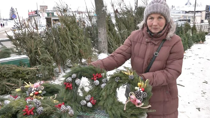У Луцьку запрацювали ялинкові ринки: що продають та за які гроші (відео)