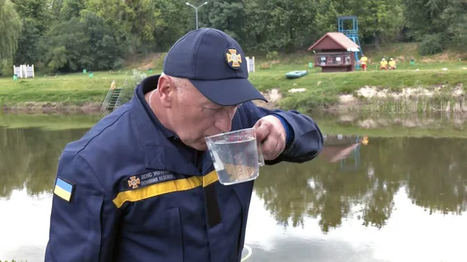 У Луцьку рятувальники перетворили воду зі Стиру на питну: як це працює (відео)
