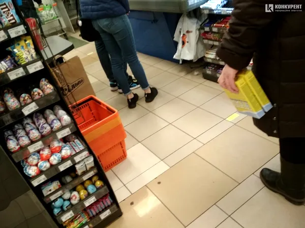 Безлюдна автостанція і «туси» в парку: як карантинить Луцьк 19 березня (фото)