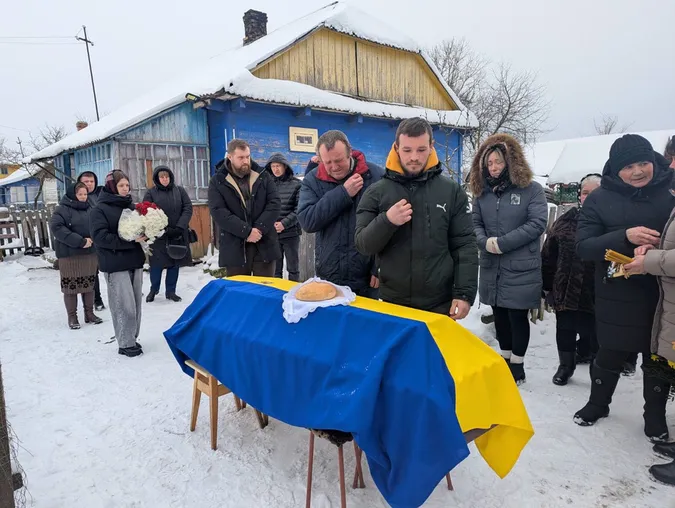 Зник понад рік тому: на Волині попрощаються із воїном Володимиром Вавринюком (фото)