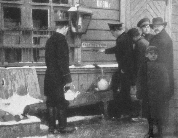 Обов'язковим атрибутом на станції була видача кип'ятку усім, хто цього потребував. Зважаючи на те, що в ламповій піч була кухонною, то можливо для пасажирів і персоналу воду гріли саме там
