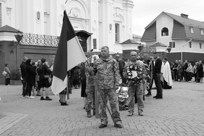 У Луцьку попрощалися із загиблим на Донеччині десантником Михайлом Кузьмою (фото)