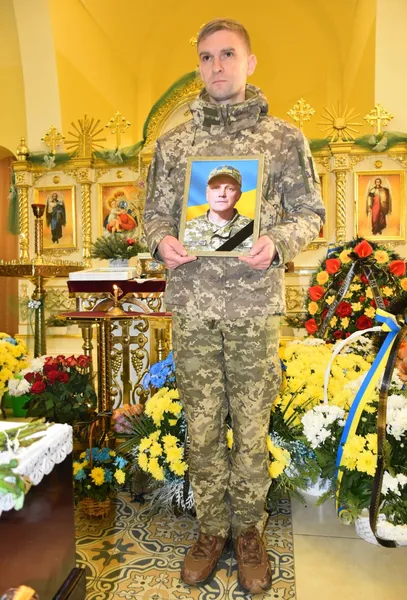 У Луцьку попрощалися із загиблим на Харківщині прикордонником Тарасом Горобцем (фото)