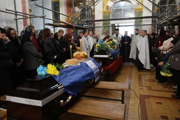 У Луцьку Бориса Кулеша, Віталія Сардачука та Віталія Чубелюка провели в останню дорогу (фото)