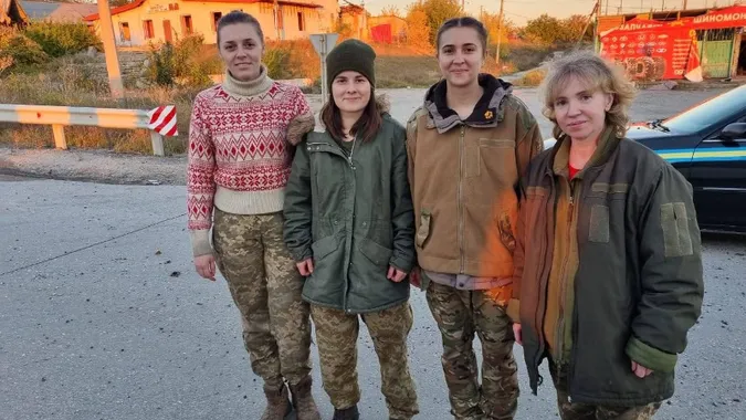 Трьох звільнених з полону волинянок нагородили «За мужність» (відео)