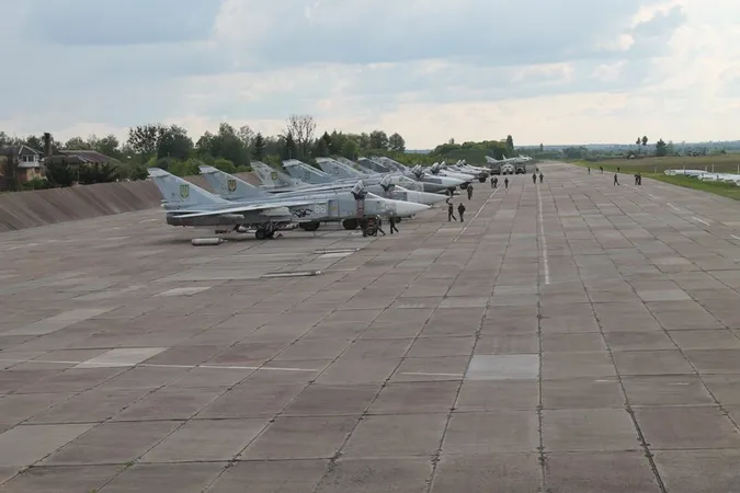 На луцький аеродром переберуться авіатори з окупованого Криму