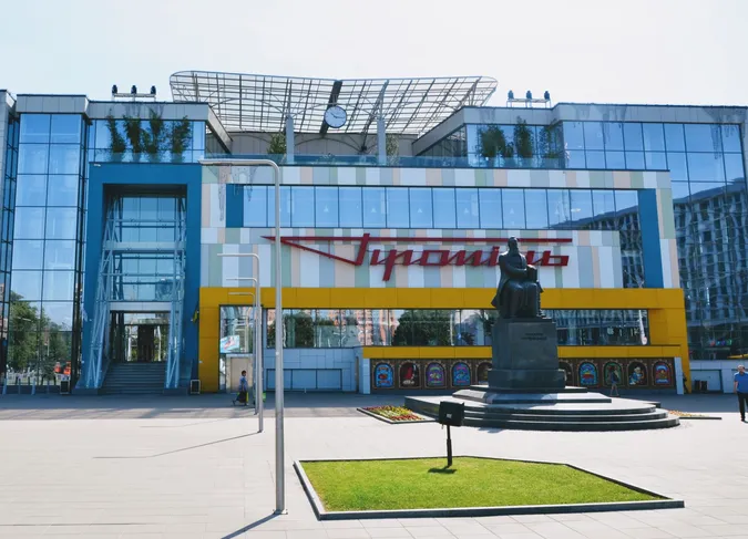 РЦ «Промінь» у Луцьку відновив роботу після жахливої атаки шахедів
