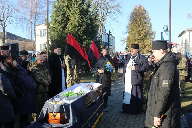 У Горохові попрощалися з юним воїном Андрієм Глезом (фото)