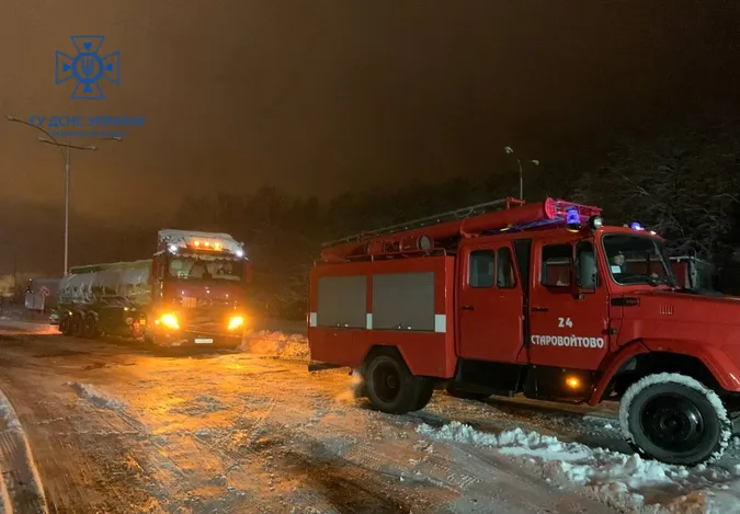 Волинські рятувальники 26 разів виїжджали на ліквідацію наслідків негоди (фото, відео)