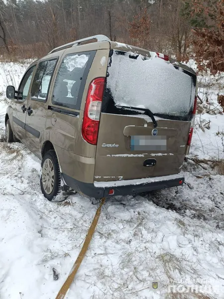У Луцькому районі Fiat злетів у кювет – постраждали дві жінки (фото)