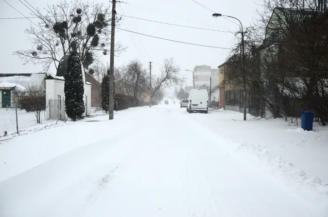 Люті зими повертаються: Луцьк замело снігом (фото)