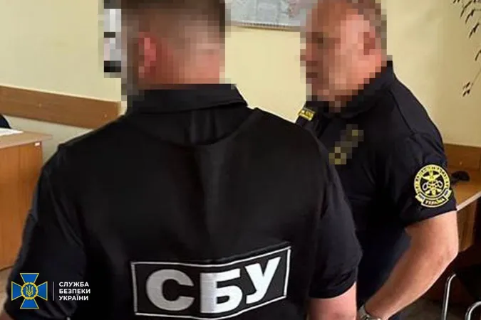На Прикарпатті затримали одного з головних митників, який вимагав хабарі з імпортерів