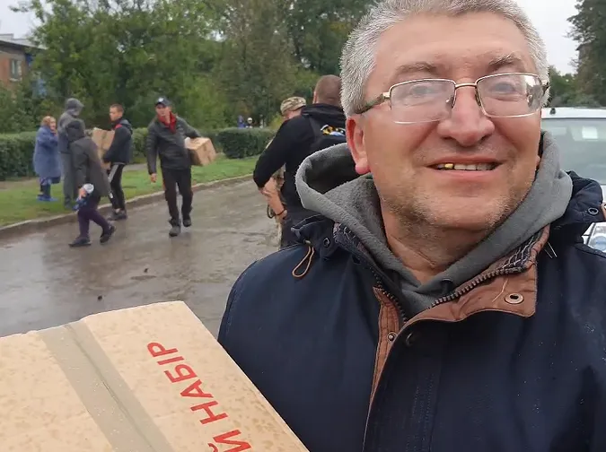 «Був 7 днів у полоні...»: на Харківщині директор школи розповів волинським волонтерам, як пережив окупацію (відео)