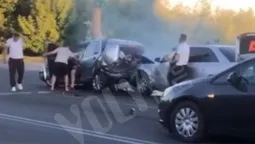 У Луцьку зіткнулися дві автівки – авто зім’яло, постраждали люди (відео)