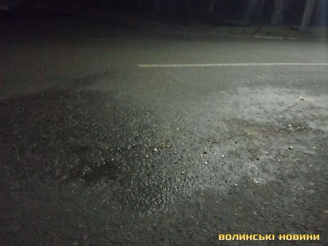 Один встиг перебігти, інший – ні:  у Луцьку збили пішохода (фото)