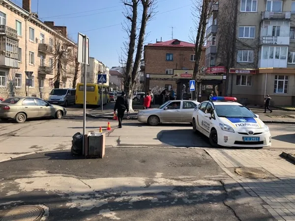 У Луцьку через аварію перекрили частину дороги (фото)