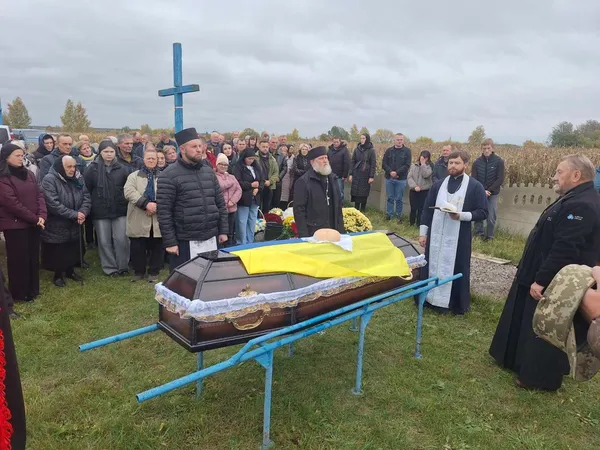 На Волині попрощалися із полеглим захисником Андрієм Смолярем (фото)