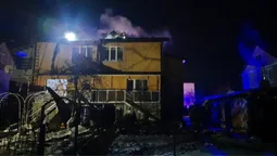 У Луцькому районі горів будинок: на місці працювали вогнеборці (фото)