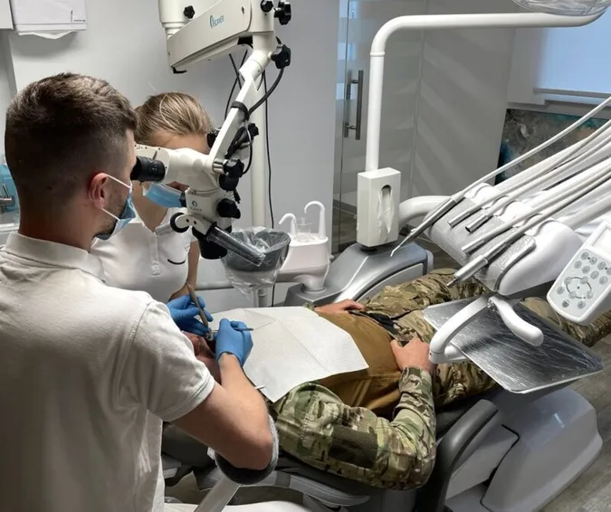 Безплатне протезування зубів у Луцьку: скільком військовим допомогли (фото, відео)