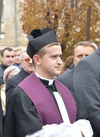 Отець Роман
