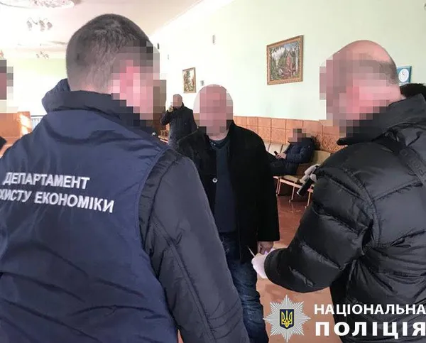Директор волинського вишу попався на хабарі (фото)